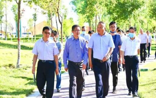 國(guó)家電投集團(tuán)黨組成員、副總經(jīng)理王樹東一行赴七師胡楊河市調(diào)研