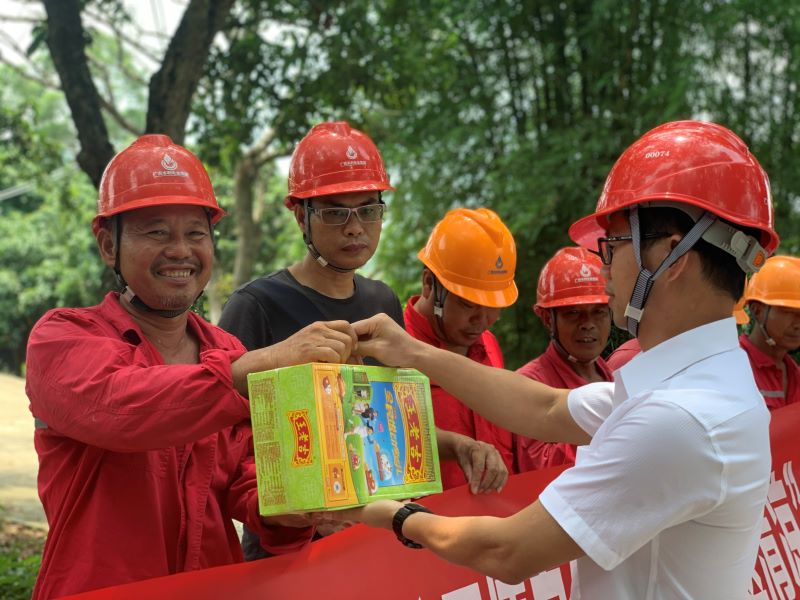 南方電網(wǎng)廣西新電力集團博白供電局夏送清涼鼓干勁，情系一線保供電