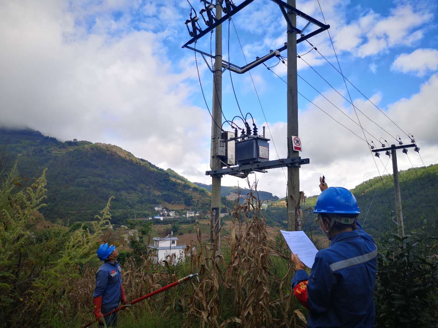 臨滄云縣供電局開展線路維護(hù)改造，全面提升供電可靠性