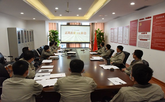 福建風(fēng)力發(fā)電公司召開(kāi)中心組學(xué)習(xí)觀(guān)看《正風(fēng)反腐就在身邊》