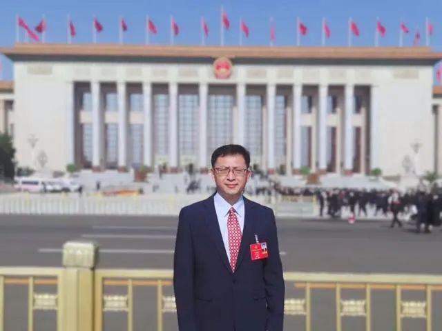 加快推動(dòng)新能源行業(yè) 與人工智能融合創(chuàng)新——訪全國人大代表、樂山太陽能研究院院長姜希猛