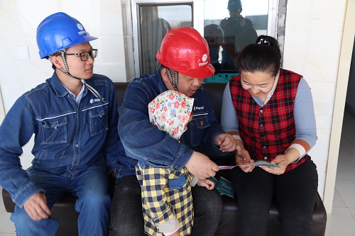 阿拉善電業(yè)局電力宣傳進(jìn)家門(mén)，客戶服務(wù)零距離