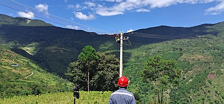 鳳慶供電局新華供電所供電火力全開，助力當(dāng)?shù)乜緹煯a(chǎn)業(yè) 穩(wěn)定發(fā)展