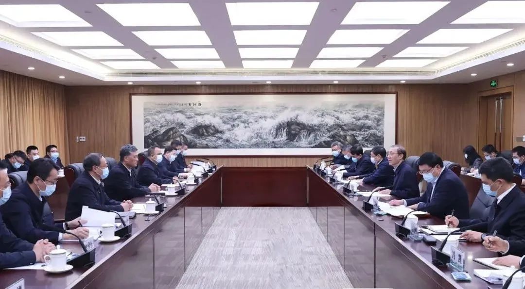 辛保安、張智剛與新疆維吾爾自治區(qū)、新疆生產(chǎn)建設(shè)兵團(tuán)領(lǐng)導(dǎo)會談