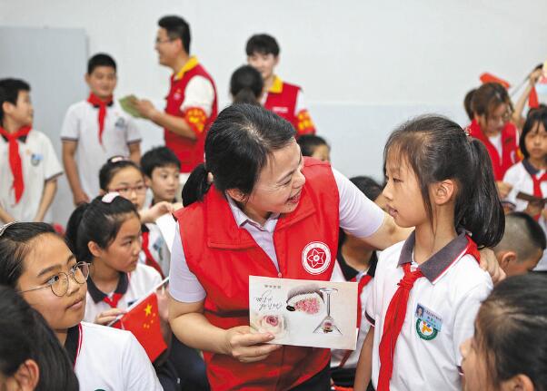 浙江永嘉縣紅十三愛心社25年，幫助4630名貧困學生