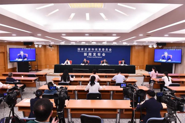 發(fā)改委：我國新能源產(chǎn)業(yè)全球領先，為全球市場提供超過70%的光伏組件