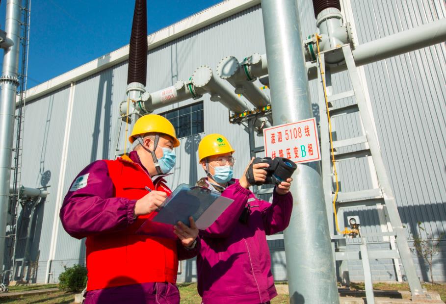 寒潮來(lái)襲!上海電力職工開(kāi)展特巡900次，保障電力主網(wǎng)架以最佳狀態(tài)迎寒潮