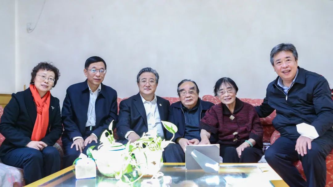 余劍鋒春節(jié)前夕看望慰問(wèn)核工業(yè)老領(lǐng)導(dǎo)蔣心雄、陳肇博