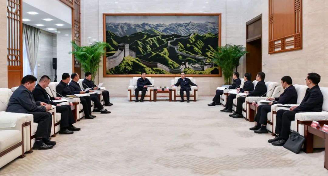 大唐集團(tuán)黨組書記、董事長(zhǎng)鄒磊與青海省海南州委書記呂剛、州長(zhǎng)尕瑪朋措會(huì)談