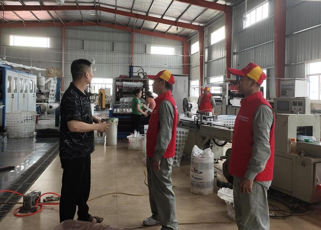 國網(wǎng)石首市供電公司“電”亮綠色經(jīng)濟(jì)，為企業(yè)降成本“支招”