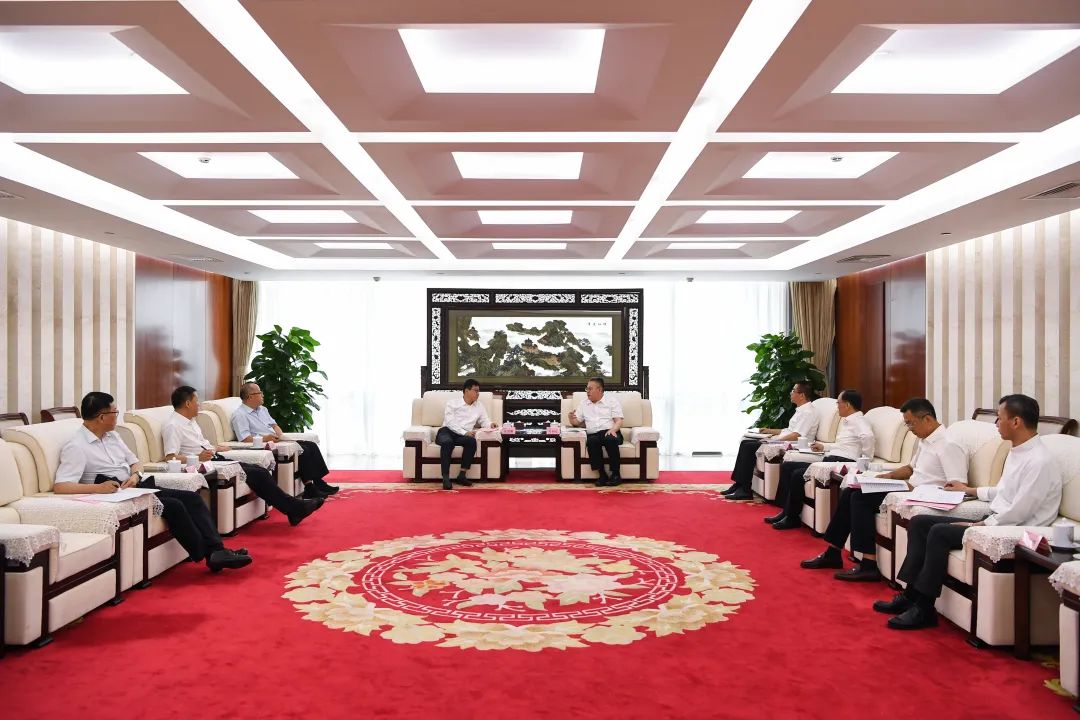 葉向東與甘肅省委常委、副省長張錦剛舉行會談