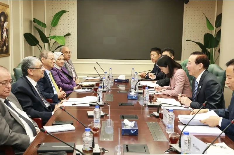 國家電網(wǎng)董事長辛保安與埃及電力部部長沙赫爾、中國駐埃及大使廖力強(qiáng)會談