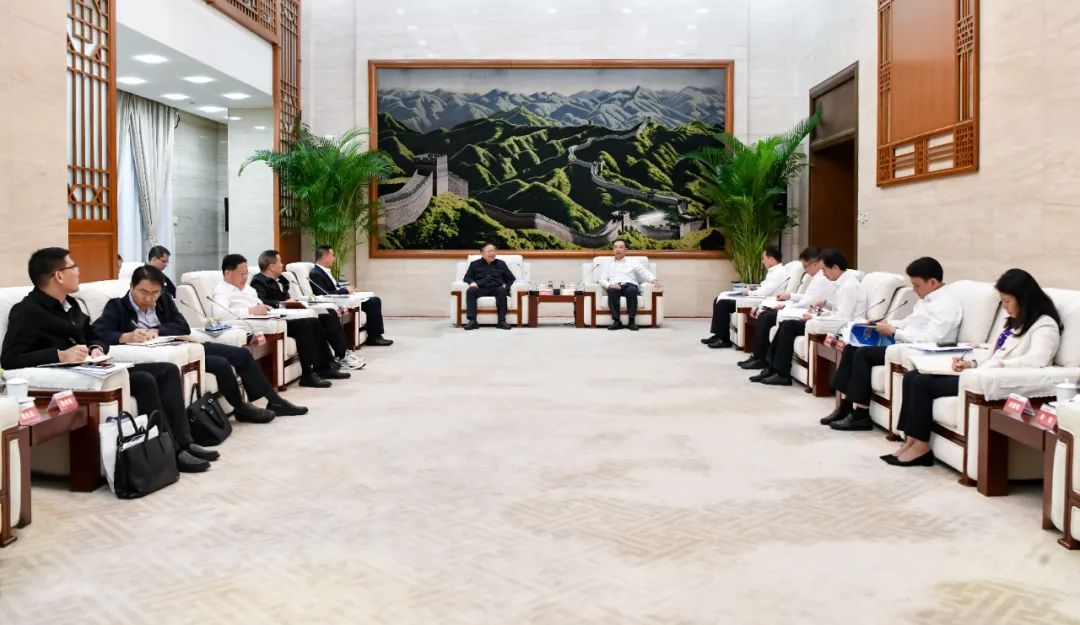 大唐集團(tuán)有限公司黨組書記、董事長鄒磊與廣西壯族自治區(qū)國資委黨委書記秦如培會談