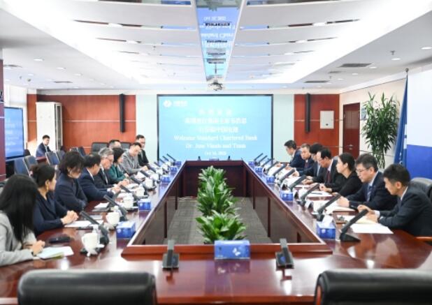 中國電建黨委書記、董事長丁焰章會(huì)見渣打集團(tuán)主席韋浩思
