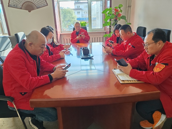 烏海市千里山供電公司：學(xué)習(xí)新細則，提升班組管理