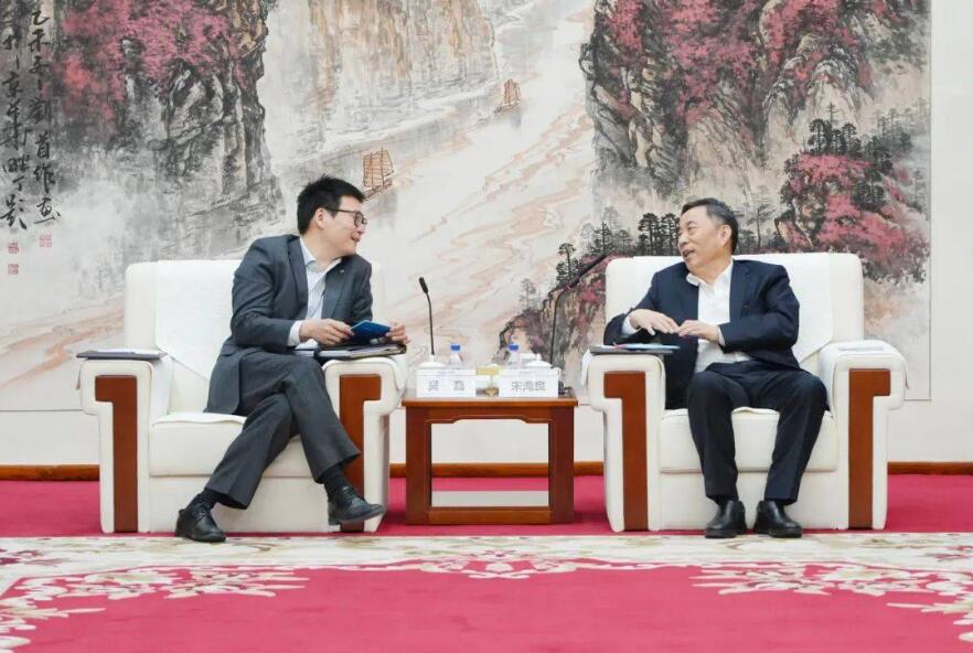 中國(guó)能建黨委書記、董事長(zhǎng)宋海良與上海電氣集團(tuán)黨委書記、董事長(zhǎng)吳磊會(huì)談