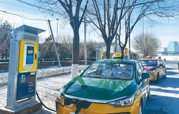 一天去四趟換電站，新能源出租車“不抗凍”怎么開