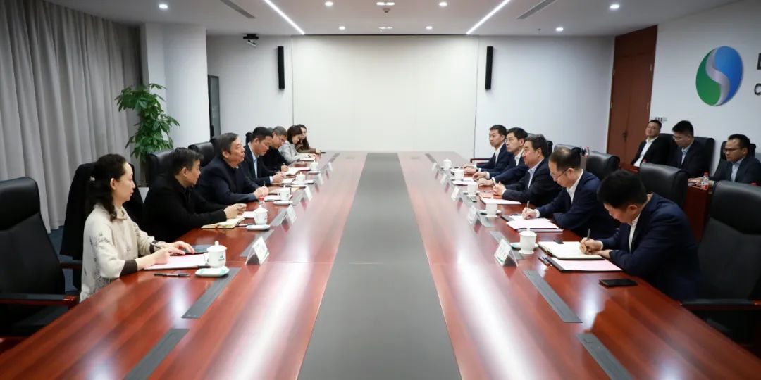 中國電氣裝備黨委書記、董事長白忠泉會(huì)見上海市經(jīng)濟(jì)和信息化委員會(huì)副主任戎之勤