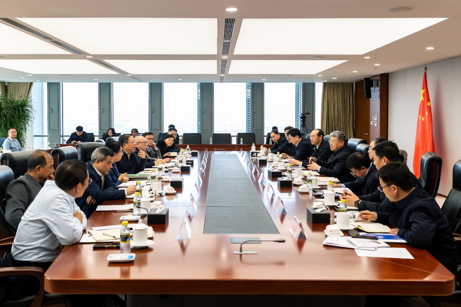 國家能源集團黨組書記、董事長劉國躍會見廣西壯族自治區(qū)政府黨組成員、國資委黨委書記秦如培