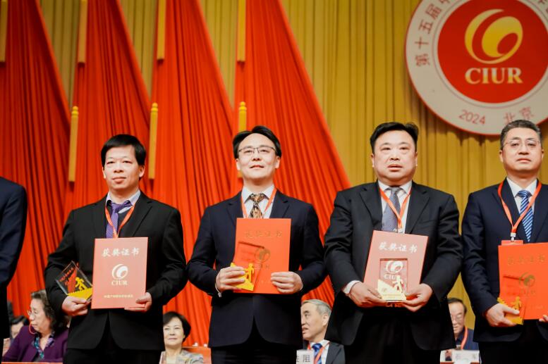 中國能建綠色建材公司黨委書記、董事長，綠色先進(jìn)材料研究院院長蔣洋榮獲“2023年中國產(chǎn)學(xué)研合作創(chuàng)新獎(jiǎng)”
