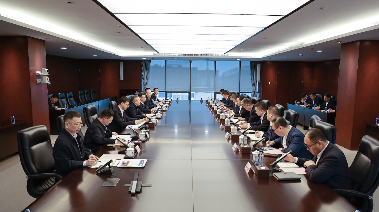 華電集團黨組副書記、總經理葉向東會見特變電工黨委書記、董事長張新