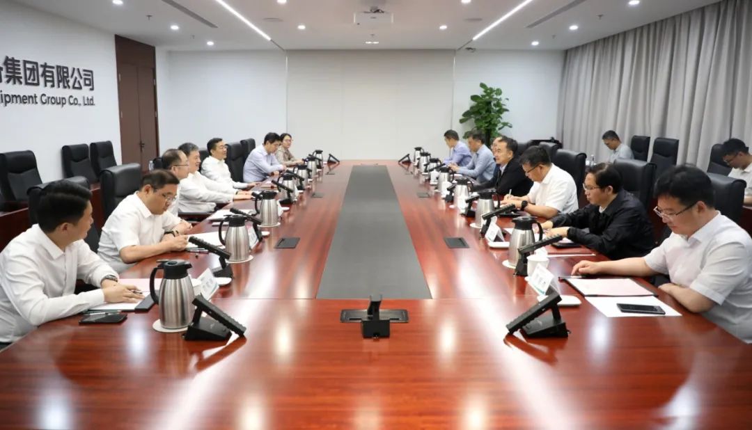 中國(guó)電氣裝備黨委副書記、總經(jīng)理周群會(huì)見(jiàn)鄭州市委副書記、市長(zhǎng)何雄