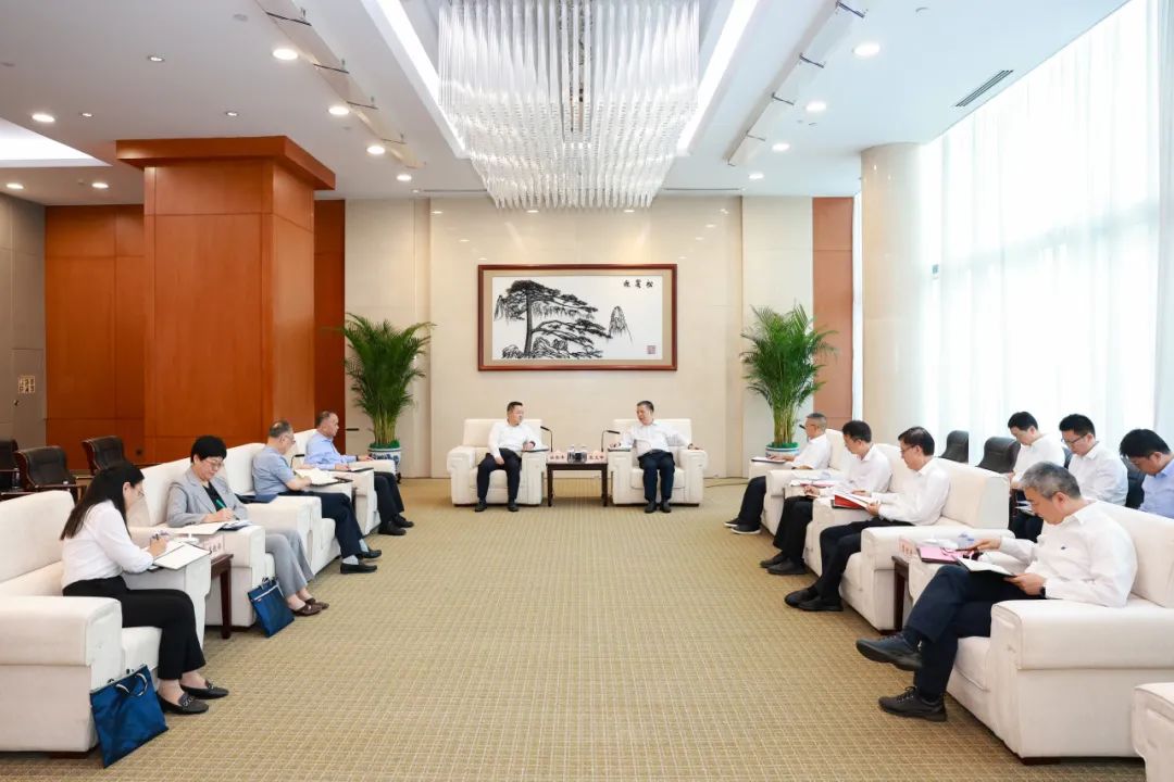 華能集團(tuán)公司總經(jīng)理張文峰會(huì)見(jiàn)中國(guó)國(guó)新董事長(zhǎng)徐思偉、總經(jīng)理莫德旺