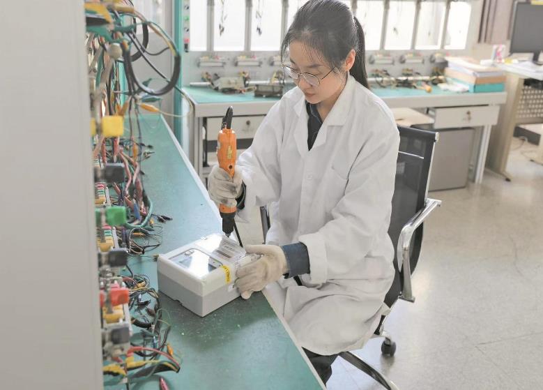 謝超：十年如一日，專和電能表“較真”