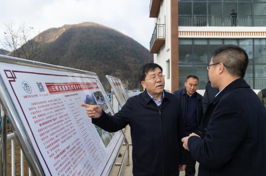 三峽集團(tuán)總經(jīng)理、黨組副書(shū)記李富民赴重慶市調(diào)研三峽集團(tuán)定點(diǎn)幫扶工作