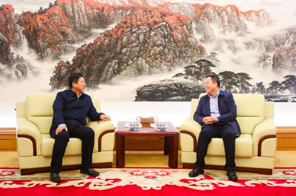 大唐甘肅公司黨委書(shū)記、董事長(zhǎng)王建偉與甘肅電投集團(tuán)黨委書(shū)記、董事長(zhǎng)蒲培文會(huì)談