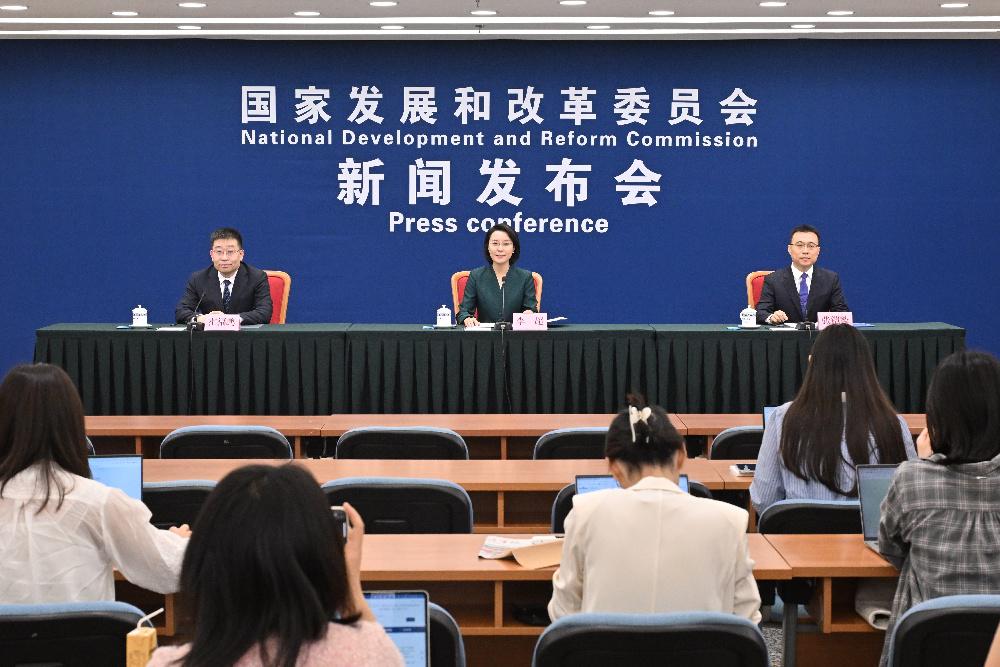 國家發(fā)展改革委舉行8月份新聞發(fā)布會(huì) 解讀《關(guān)于深入實(shí)施“人工智能+”行動(dòng)的意見》